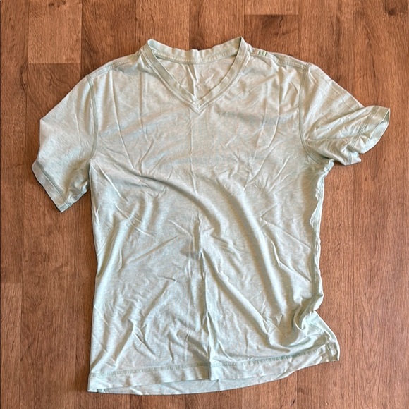 Lululemon T-Shirt - Picture 1 of 2